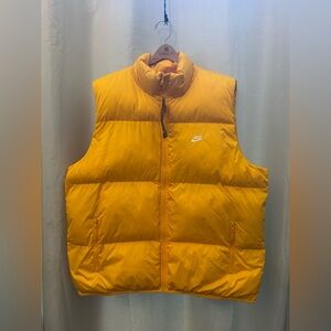 Nike Sportswear Club Men's Therma-FIT Down Puffer University Gold Vest sz m XL